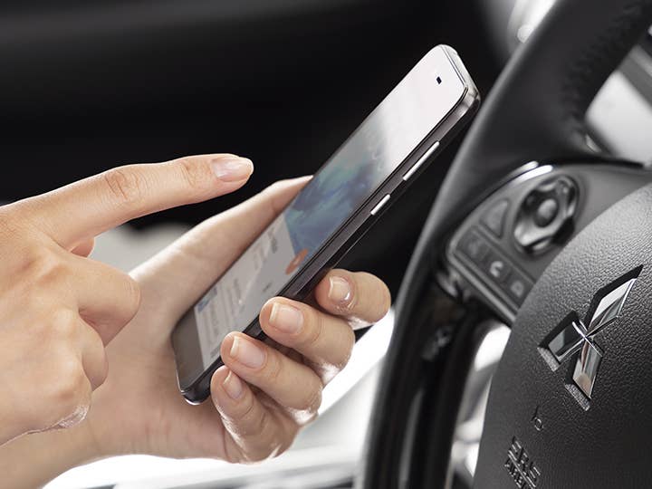 كي تبقى على اتصال دائم أثناء القيادة