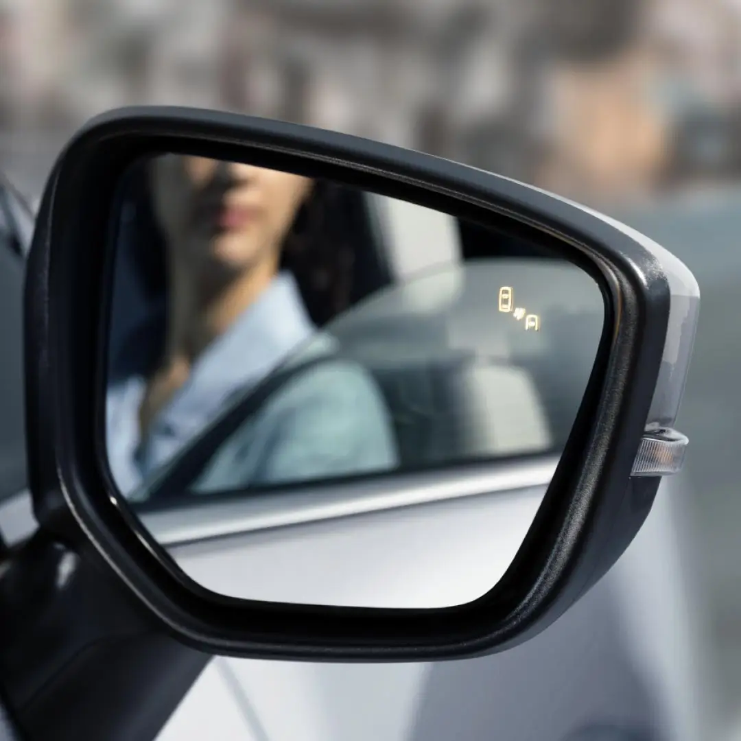 نظام التحذير من الزوايا غير المرئية (BSW)